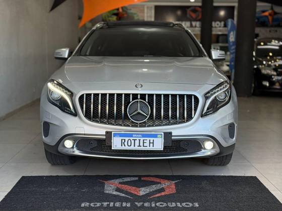 MERCEDES-BENZ GLA 200 1.6 CGI ENDURO 16V TURBO FLEX 4P AUTOMÁTICO